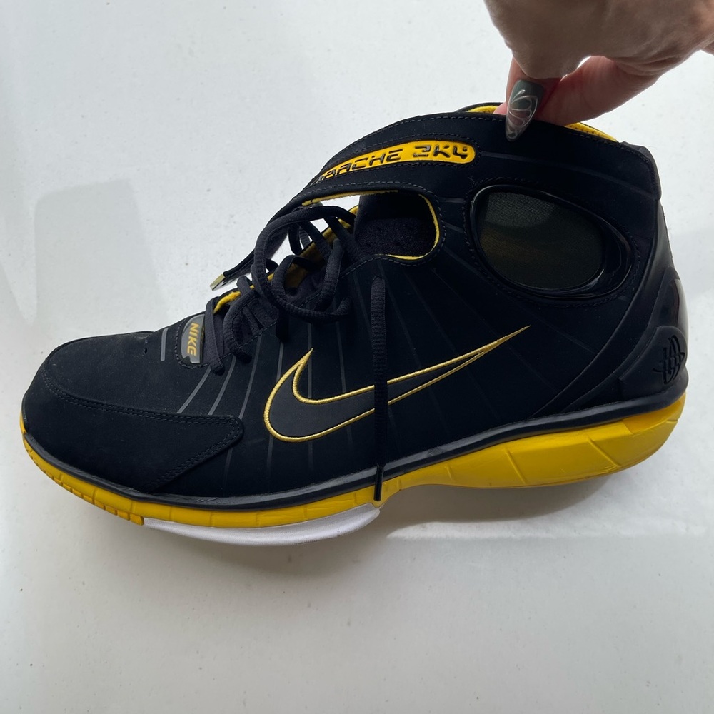 Nike Air Zoom Huarache 2K4 sneakers in the Black Maize colorway